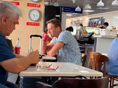 Navalny il mistero sull’avvelenamento si infittisce: trovate tracce di Novichok