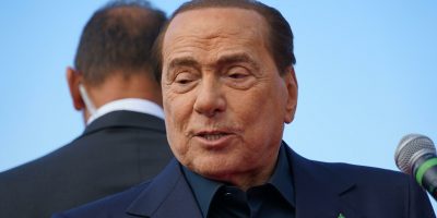 Silvio Berlusconi dimesso dal San Raffaele, con...