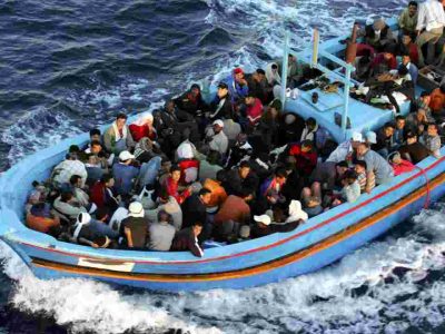 Migranti, Frontex: “Nel 2021 sono stati 200mila gli sbarchi in Ue”