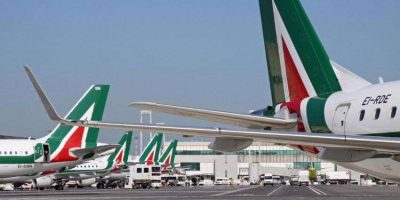 Aeroporti e Alitalia, il ministro De Micheli an...