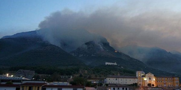 fiamme monte erbano