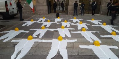 Il montacarichi lo colpisce alla testa, operaio...