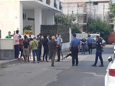 Migranti inscenano protesta nel Centro accoglienza “No alla quarantena”