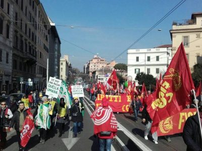I sindacati, un po’ tardivamente, si schierano contro i licenziamenti