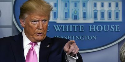 Bandito da Twitter e Facebook, Donald Trump lan...