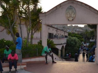 Tenta la fuga dal centro di accoglienza,viene investito da un’auto e muore