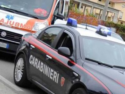 Accoltella in strada l’ex moglie del suo compagno, arrestata