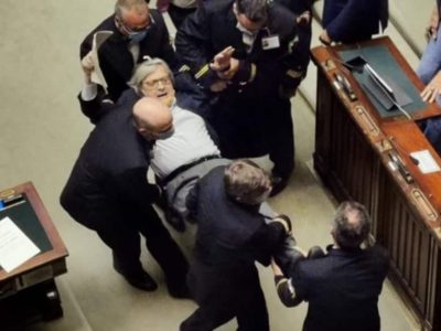 Sgarbi senza mascherina espulso dall’aula della Camera dei deputati