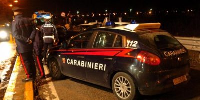 Colpi di pistola da auto in corsa, grave un alb...