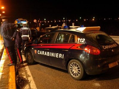 Colpi di pistola da auto in corsa, grave un albanese, regolamento di conti?