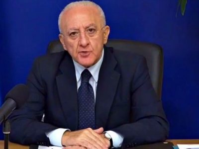 Campania, De Luca: “Dobbiamo chiudere tutto. A un passo dalla tragedia”