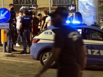 Sono 28 le persone accompagnate in questura dopo gli incidenti a Milano