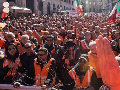 Sono 90 le persone identificate alle manifestazioni senza mascherina