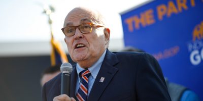 Nell’America del nulla Giuliani si difend...