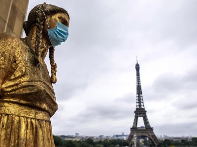 Da domani la Francia sarà in lockdown ma le scuole restano aperte