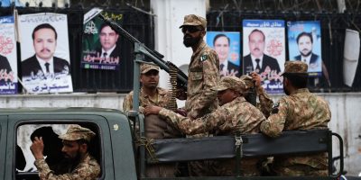 Pakistan, bomba esplode in una scuola coranica,...