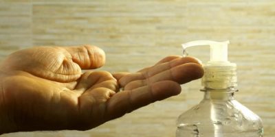 Sapone e igienizzanti donati alle scuole del Pi...