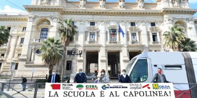 Scuola, i sindacati denunciano: “La scuol...