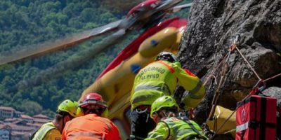 Salvati nella notte i due alpinisti bloccati su...