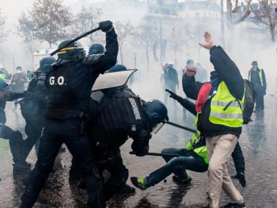 Polemiche e ipocrisia per le botte al produttore musicale, e i pestaggi ai Gilet gialli ?