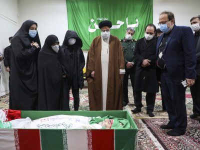 Svolti i funerali dello scienziato ucciso in Iran: “Puniremo i criminali”