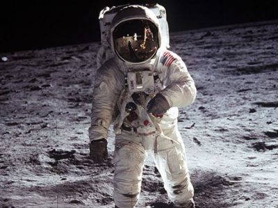 All’asta 2.400 rare immagini di Neil Armstrong sulla luna