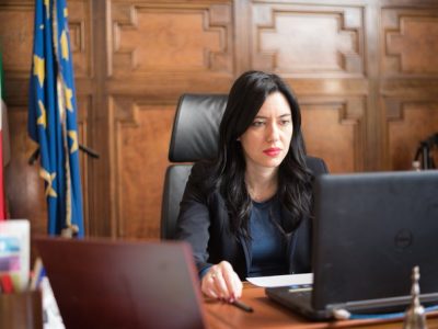 Azzolina: “L’apertura delle scuole un rischio? Semmai la loro chiusura”