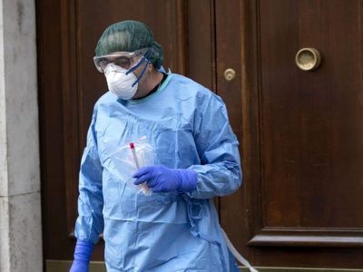 Covid, Gimbe: “Sfondata la soglia dell’1% della popolazione infetta”