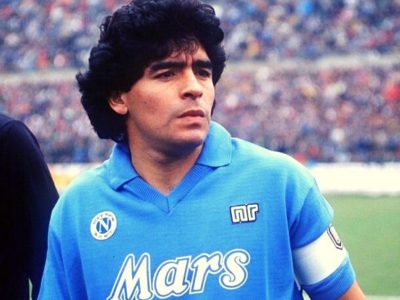 Il mondo piange Maradona, folle genio che ha segnato la storia del calcio