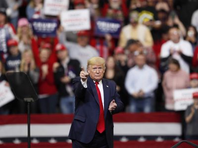 Lo Iowa è con il presidente Donald Trump, i dem in crisi di nervi cercano incidenti