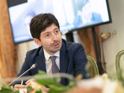 Speranza spegne le polemiche dei governatori: “Regioni si assumano le proprie responsabilit...