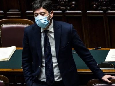 AstraZeneca, Speranza: “È sicuro. Su 32 milioni di dosi solo 18 morti”