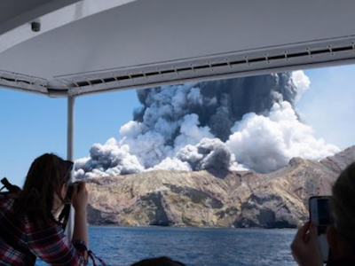 Nuova Zelanda, incriminazioni per l’eruzione del vulcano Whakaari