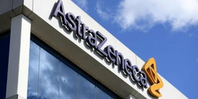 I ritardi di AstraZeneca costringono l’Ue...
