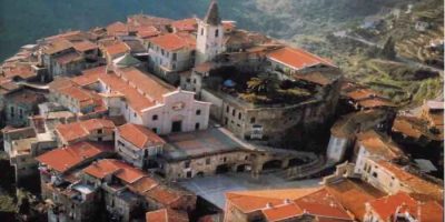A spasso per borghi medievali: Apricale in Liguria