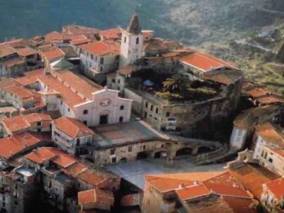 A spasso per borghi medievali: Apricale in Liguria