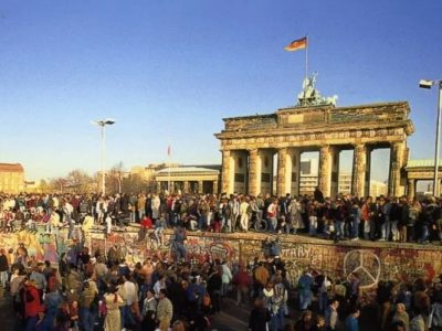 Accadde oggi… nel 1989 a Berlino riapre la Porta di Brandeburgo