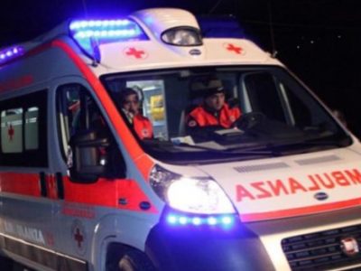 Terribile incidente a Modugno (Bari) tra auto e bus: morti tre giovani