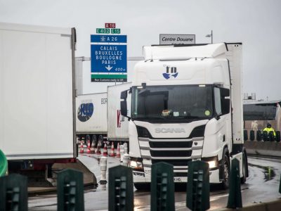 La Brexit ora si “incaglia” nelle reti da pesca, code di Tir sulla Manica