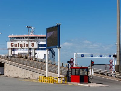 Porto di Dover, trovato accordo fra Regno Unito e Francia per il transito