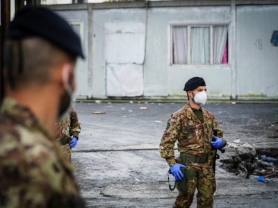 Focolaio nel campo rom di Scampia, la Regione istituisce una zona rossa