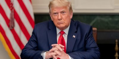 Trump ha firmato un piano di 900 miliardi di do...