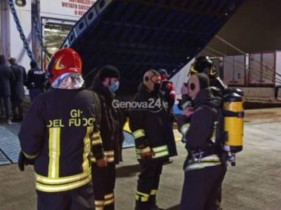 Incendio a bordo di un traghetto Tirrenia in navigazione verso Porto Torres
