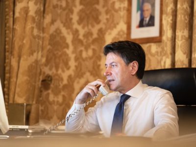 Conte: “Serrare i ranghi per combattere un nemico invisibile ancora presente”