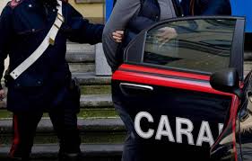 Blitz dei carabinieri in più regioni assesta du...