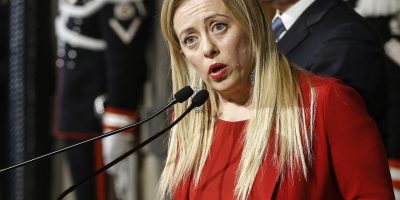Meloni: “Governo incapace assurdo chiuder...