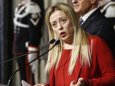 Meloni: “Governo incapace assurdo chiudere i ristoranti, si uccide una categoria”