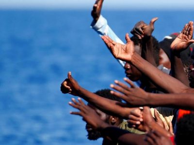 Tragedia nel Mediterraneo: 50 migranti morti a largo della Libia