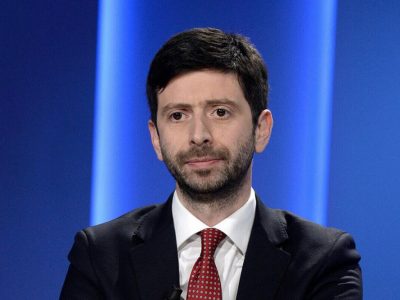 Speranza: “Si apre una fase nuova nella lotta al Covid”