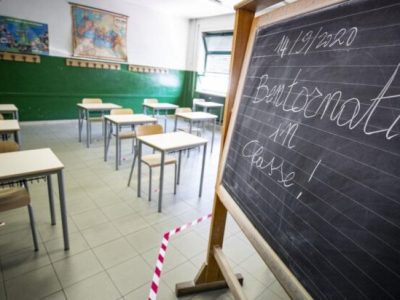 Azzolina contraria all’apertura scolastica a “macchia di leopardo”